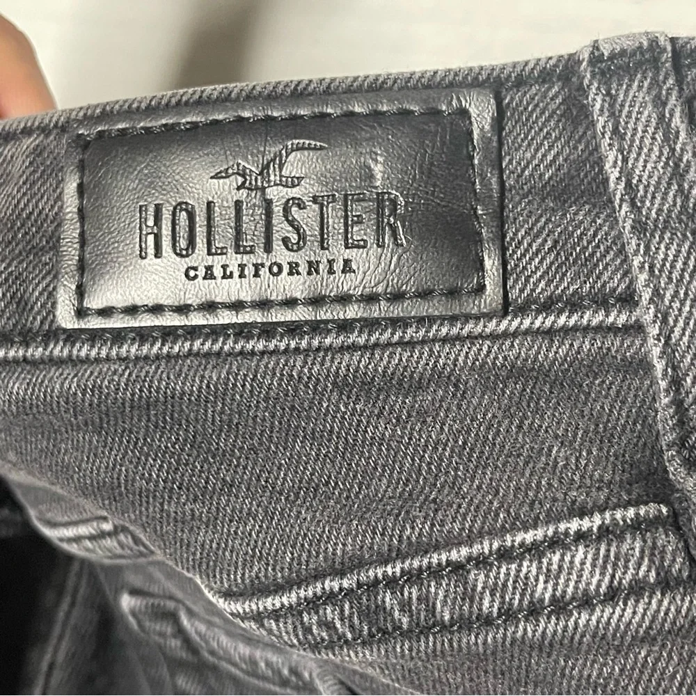 Hollister Women's Ultra High Rise Dad Jean Vintage Stretch Black Size 1R 26Wx28L - Picture 5 of 11